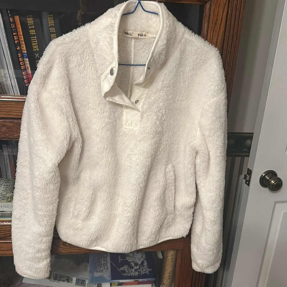 Wallflower fleece pullover